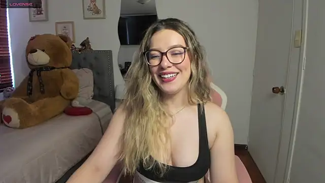 Snapshot of samysweet_8 chatting on May 8, 2026, 1:37 pm samysweet 8 online show from May 8, 2026, 1:37 pm