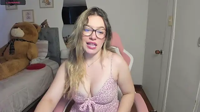 Snapshot of samysweet_8 chatting on May 16, 2026, 9:14 pm samysweet 8 online show from May 16, 2026, 9:14 pm