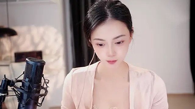 Snapshot of Ocean--Lili chatting on June 1, 2026, 1:33 pm Ocean--Lili online show from June 1, 2026, 1:33 pm