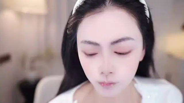 Snapshot of Ocean--Lili chatting on October 22, 2025, 2:05 pm Ocean--Lili online show from October 22, 2025, 2:05 pm