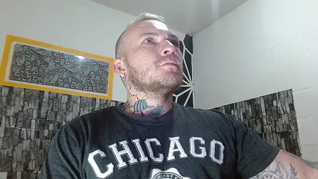 Snapshot of stripnolimits chatting on December 22, 2025, 10:32 pm stripnolimits online show from December 22, 2025, 10:32 pm