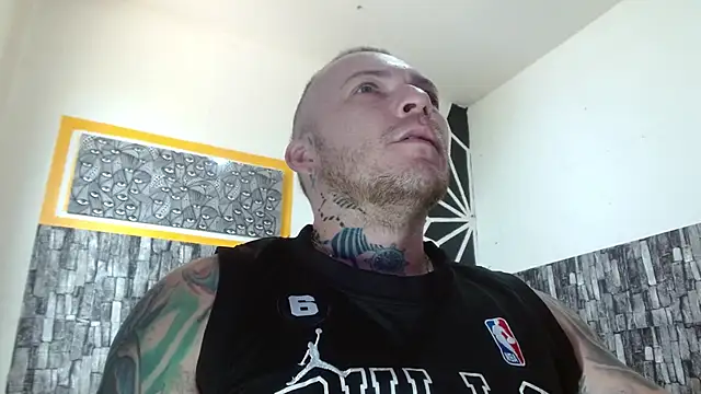 Snapshot of stripnolimits chatting on January 10, 2026, 4:35 pm stripnolimits online show from January 10, 2026, 4:35 pm