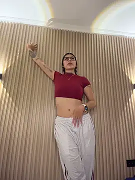 Snapshot of Sarasanders_4 chatting on February 20, 2026, 3:36 am Sarasanders 4 online show from February 20, 2026, 3:36 am