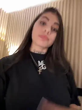 Sarasanders 4 online show from November 22, 2025, 4:33 am