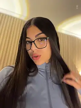 Sarasanders 4 online show from March 19, 2026, 4:01 am