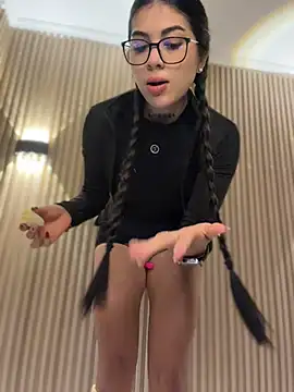 Snapshot of Sarasanders_4 chatting on January 10, 2026, 4:52 am Sarasanders 4 online show from January 10, 2026, 4:52 am