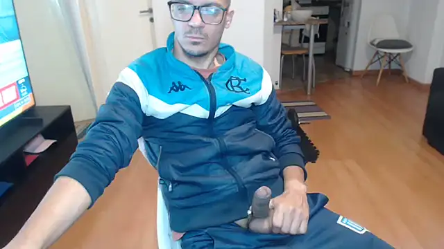 Snapshot of guachin_hunk chatting on June 12, 2026, 10:51 pm guachin hunk online show from June 12, 2026, 10:51 pm