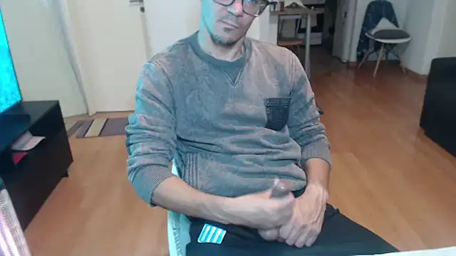 Snapshot of guachin_hunk chatting on June 3, 2026, 2:12 am guachin hunk online show from June 3, 2026, 2:12 am