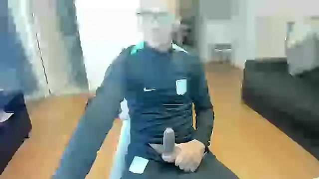 guachin hunk online show from April 22, 2026, 8:15 pm