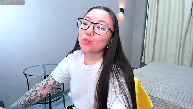 Snapshot of gentle_muse chatting on February 3, 2026, 12:21 am gentle muse online show from February 3, 2026, 12:21 am