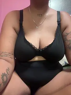 Snapshot of Madsion23 chatting on December 16, 2025, 8:13 pm Madsion23 online show from December 16, 2025, 8:13 pm