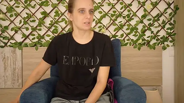 Snapshot of LadyChantale chatting on November 3, 2025, 7:35 am LadyChantale online show from November 3, 2025, 7:35 am