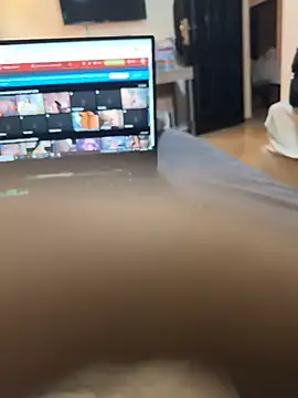 Snapshot of bigdiiiickkk chatting on May 25, 2026, 11:31 am bigdiiiickkk online show from May 25, 2026, 11:31 am