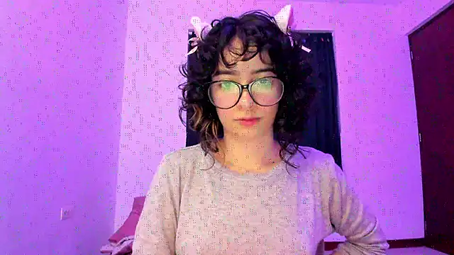 Snapshot of _Lunnaa_ chatting on November 15, 2025, 11:09 pm Lunnaa online show from November 15, 2025, 11:09 pm