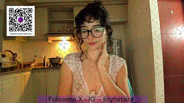 Snapshot of _Lunnaa_ chatting on January 18, 2026, 12:47 am Lunnaa online show from January 18, 2026, 12:47 am