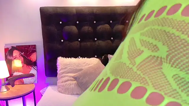 Snapshot of ValenScott1 chatting on November 18, 2025, 12:41 pm ValenScott1 online show from November 18, 2025, 12:41 pm