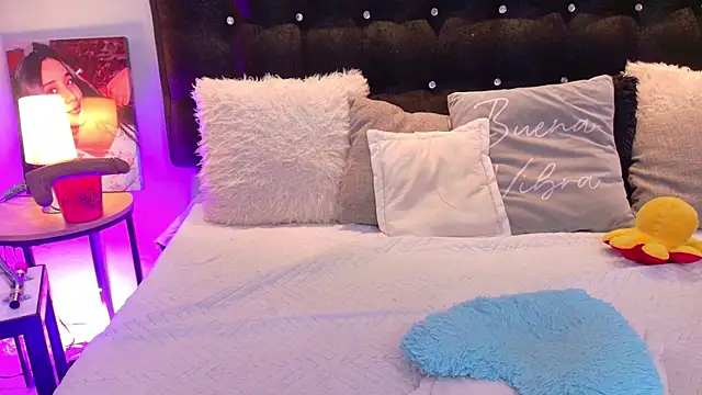 Snapshot of ValenScott1 chatting on November 4, 2025, 1:26 pm ValenScott1 online show from November 4, 2025, 1:26 pm