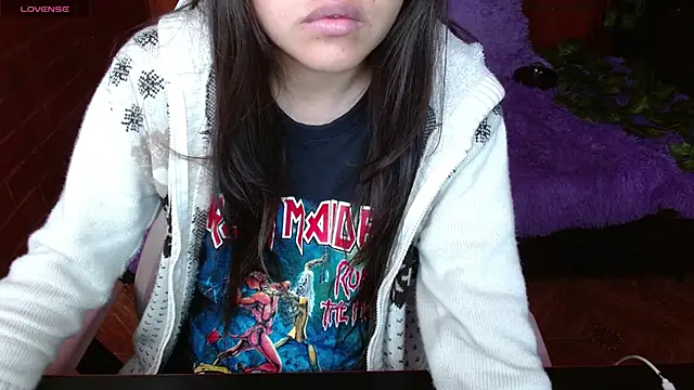 Snapshot of MidoriQuiinn chatting on November 14, 2025, 2:10 pm MidoriQuiinn online show from November 14, 2025, 2:10 pm