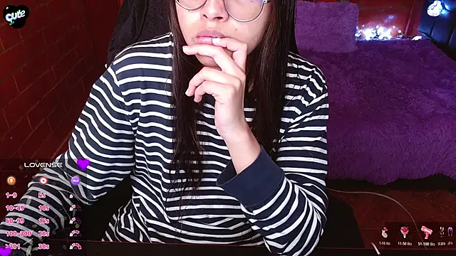 Snapshot of MidoriQuiinn chatting on February 18, 2026, 2:46 pm MidoriQuiinn online show from February 18, 2026, 2:46 pm