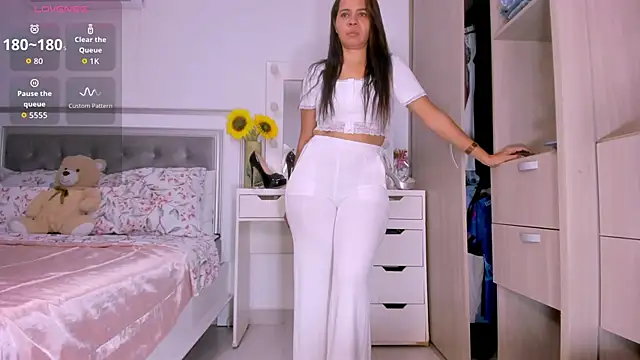 Snapshot of sharonDulce chatting on December 19, 2025, 1:53 am sharonDulce online show from December 19, 2025, 1:53 am