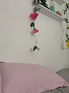 Snapshot of oriana_zoeee chatting on November 19, 2025, 10:43 pm oriana zoeee online show from November 19, 2025, 10:43 pm