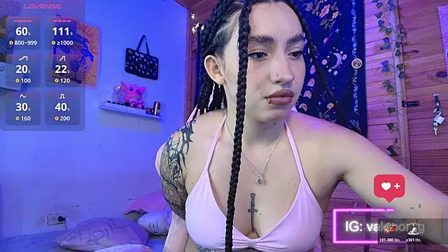 Snapshot of valenor_ chatting on November 12, 2025, 2:26 am valenor online show from November 12, 2025, 2:26 am