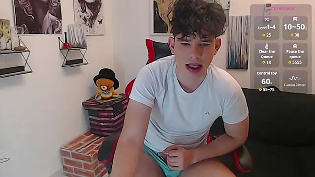 Snapshot of Oliverboy- chatting on June 13, 2026, 11:35 pm Oliverboy- online show from June 13, 2026, 11:35 pm