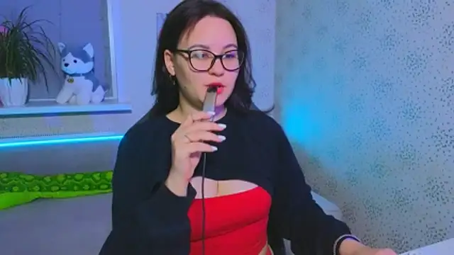 EsterLogan online show from December 1, 2025, 10:27 am