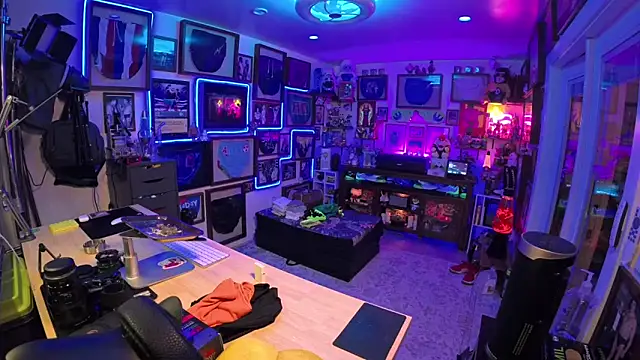 Snapshot of Briefs_bud chatting on February 15, 2026, 3:40 am Briefs bud online show from February 15, 2026, 3:40 am