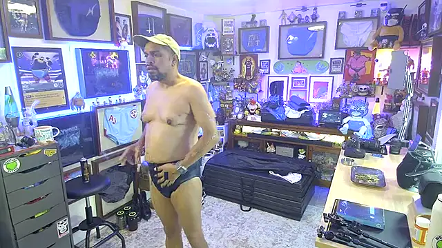 Snapshot of Briefs_bud chatting on April 12, 2026, 10:13 pm Briefs bud online show from April 12, 2026, 10:13 pm