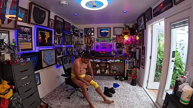 Briefs bud online show from September 13, 2025, 3:56 pm