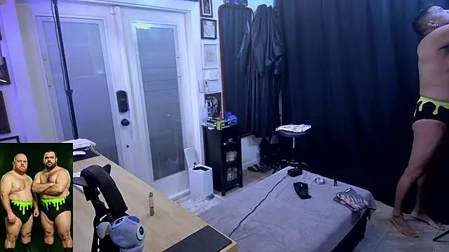 Snapshot of Briefs_bud chatting on December 16, 2025, 4:17 am Briefs bud online show from December 16, 2025, 4:17 am