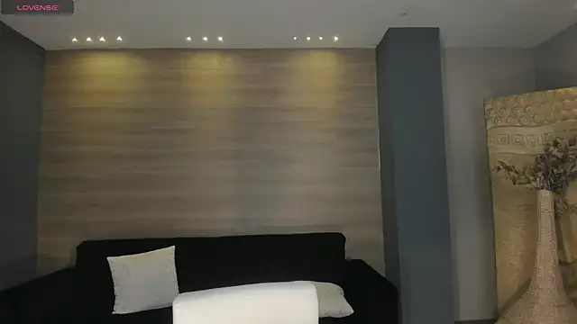 NiaHolland online show from February 24, 2026, 5:36 pm