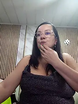 Snapshot of Sonialorens_ chatting on June 27, 2026, 8:04 pm Sonialorens online show from June 27, 2026, 8:04 pm
