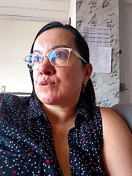 Sonialorens  online show from July 15, 2026, 7:21 pm