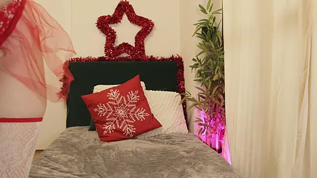 Snapshot of Luna_Riva chatting on December 16, 2025, 9:57 am Luna Riva online show from December 16, 2025, 9:57 am