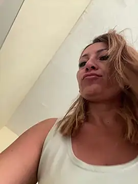 rikaking  online show from February 8, 2026, 4:37 pm