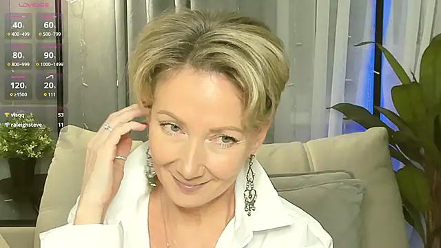 AkexandraFix online show from November 21, 2025, 1:10 pm