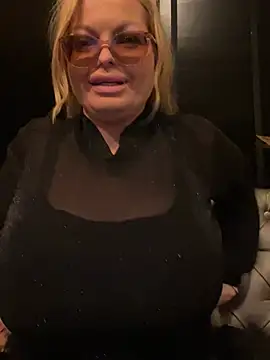 Lisavontease online show from March 21, 2026, 10:02 pm