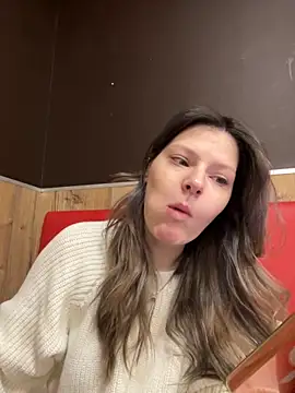 MaryHiggins online show from November 28, 2025, 8:47 am