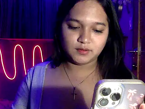 EmpressYna online show from October 19, 2025, 12:02 am