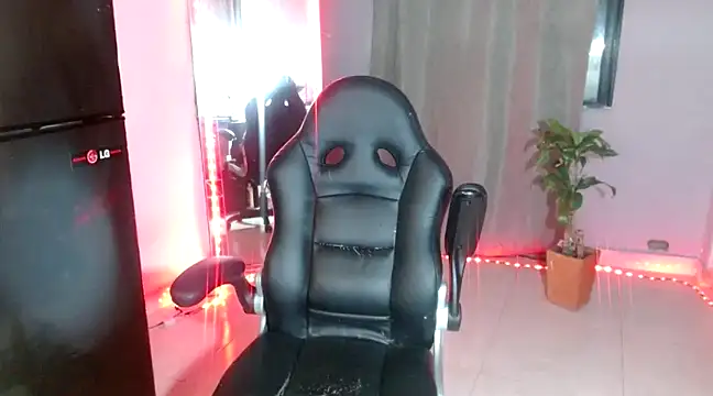 Snapshot of Ariana_girlhots chatting on February 23, 2025, 5:45 am Ariana girlhots online show from February 23, 2025, 5:45 am