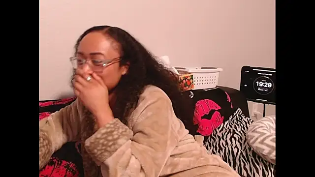 RylHoneyy online show from February 20, 2026, 6:19 am