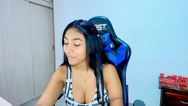 sophiax-x online show from December 20, 2025, 1:14 pm