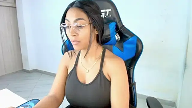 sophiax-x online show from February 10, 2026, 7:13 pm