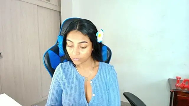 sophiax-x online show from November 20, 2025, 7:03 pm