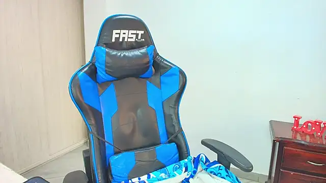 sophiax-x online show from October 2, 2025, 7:06 pm