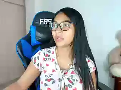 sophiax-x online show from March 18, 2025, 2:06 pm