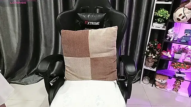 Snapshot of Yuki-yio chatting on May 3, 2026, 1:00 am Yuki-yio online show from May 3, 2026, 1:00 am