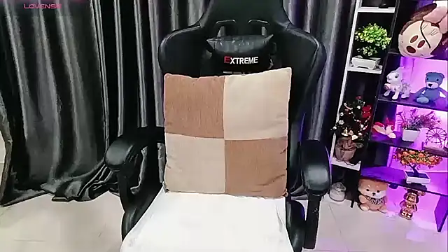 Snapshot of Yuki-yio chatting on April 28, 2026, 1:15 am Yuki-yio online show from April 28, 2026, 1:15 am